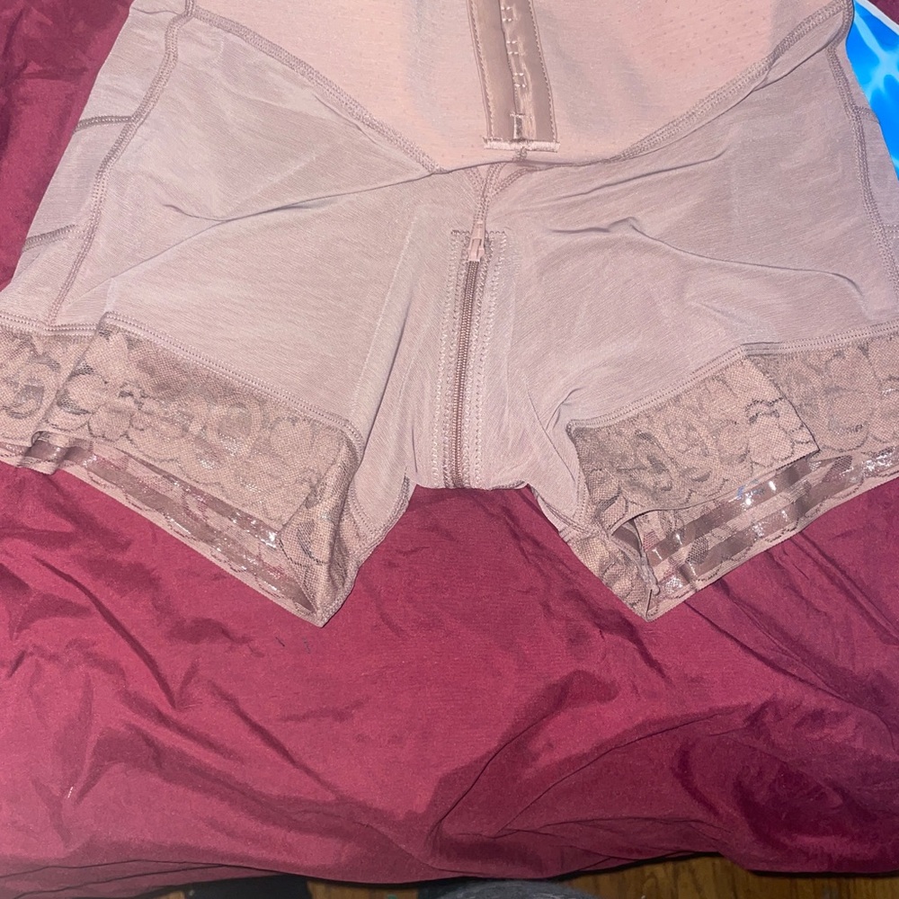 Shapellx shapewear Bare Essential AirSlim® Core
Sculpt Mid Thigh Shaper Short - Picture 8 of 10
